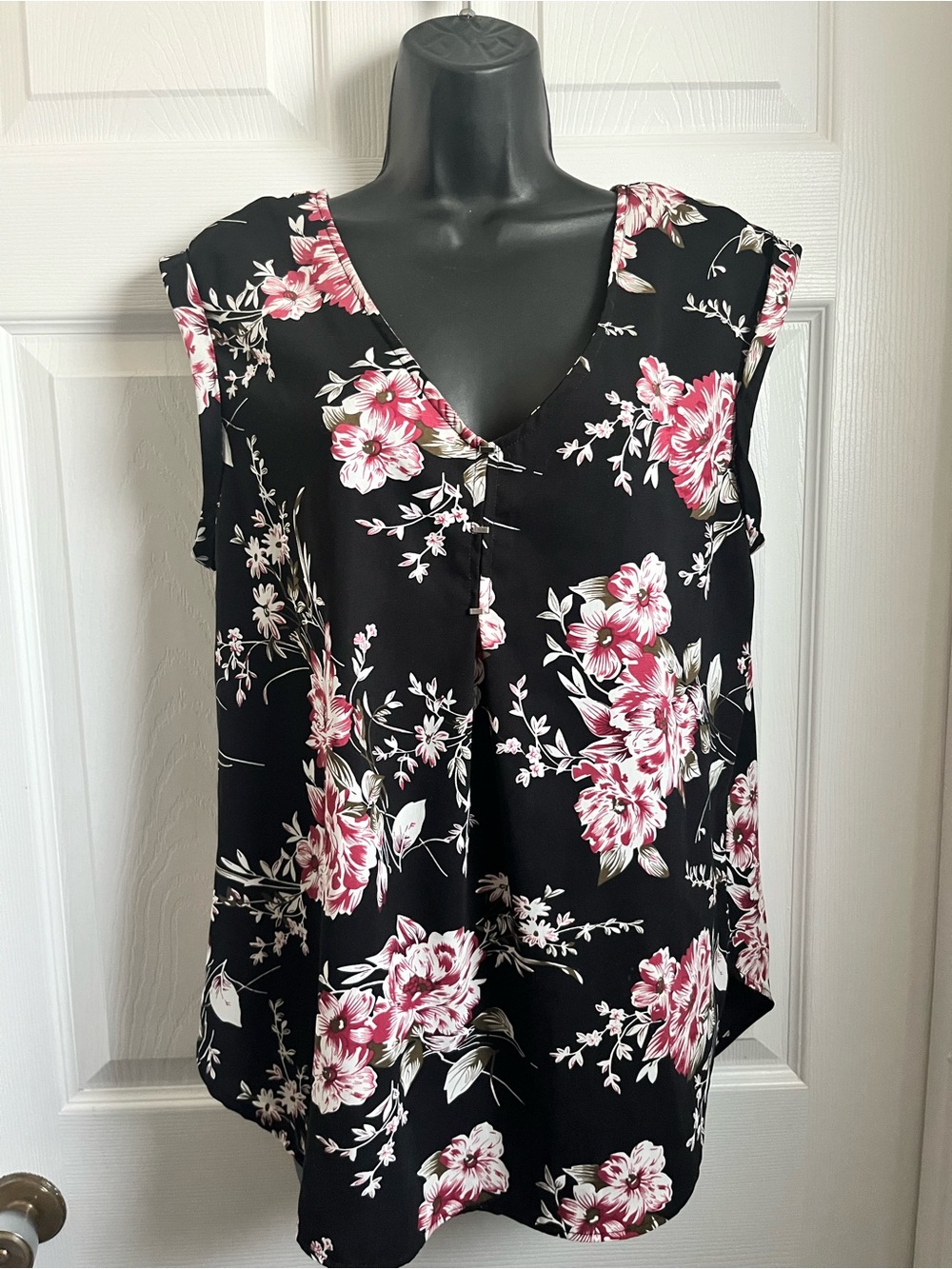 Devoted Top Blouse Floral Black Medium Women Sleeveless Summer V-Neck Open Back